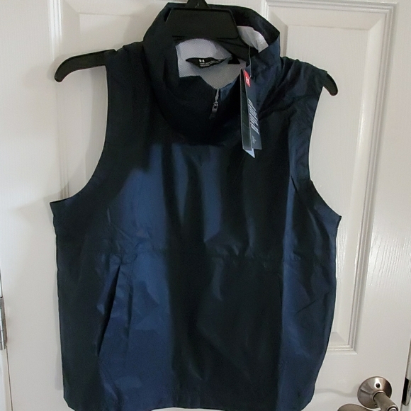 Under Armour Tops - 🆕️ UNDER ARMOUR BLACK PULLOVER VEST